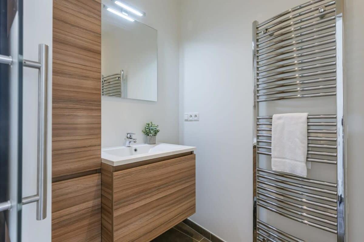 Pleasant Apartment Near The Center Of Гент Екстериор снимка