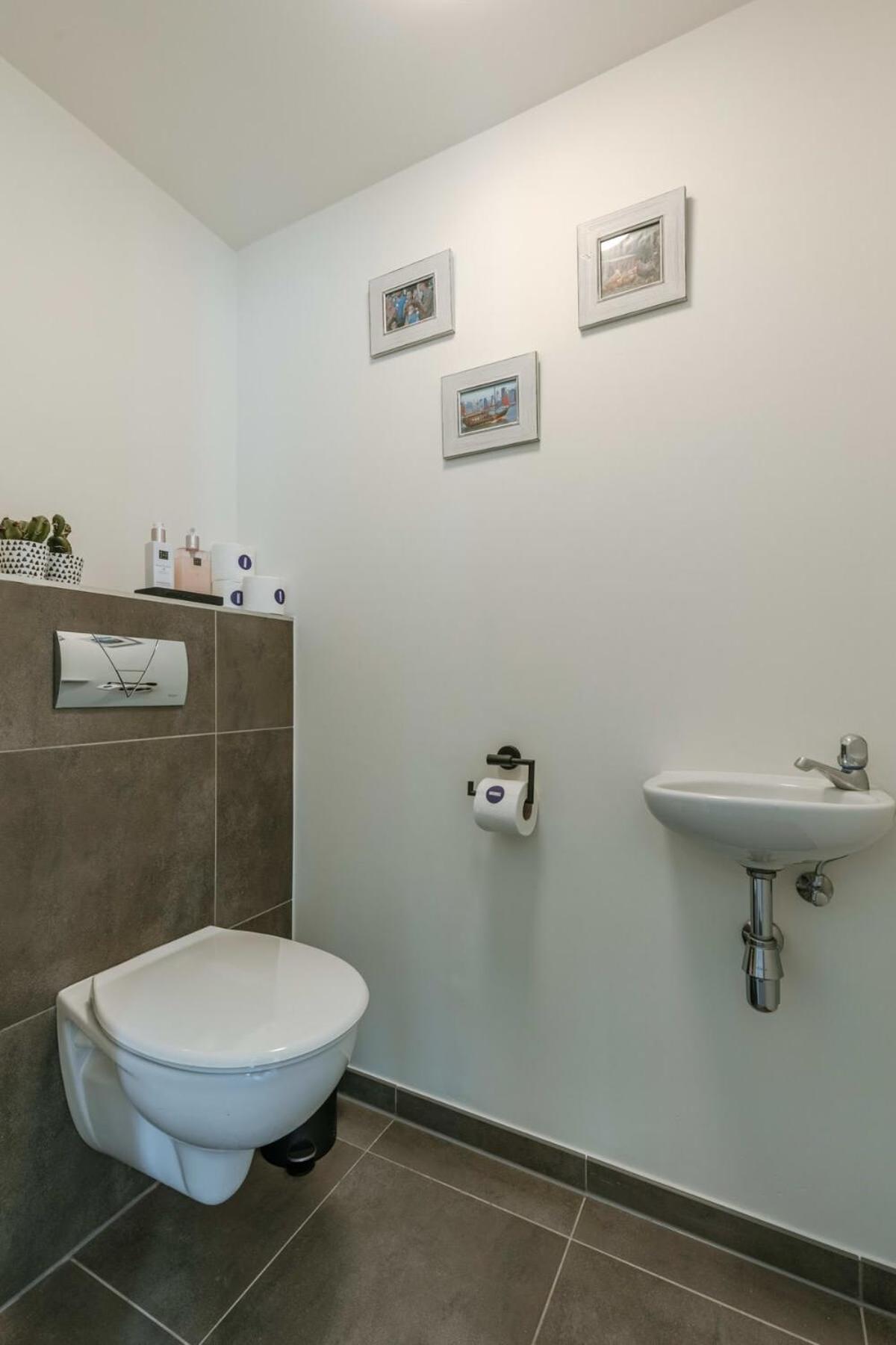 Pleasant Apartment Near The Center Of Гент Екстериор снимка